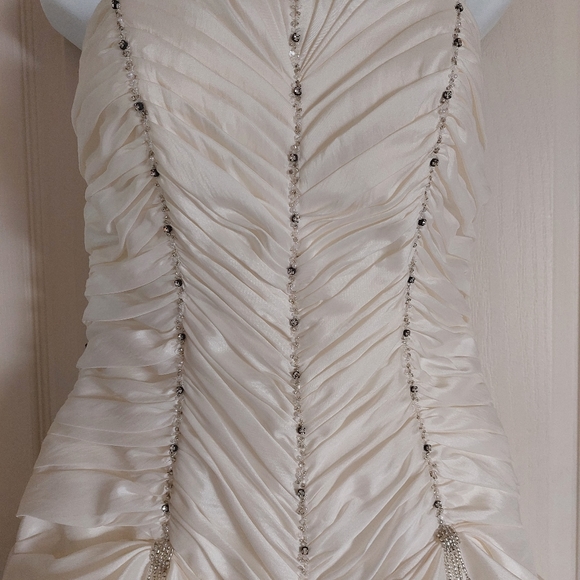 New ivory wedding dress - Picture 3 of 16